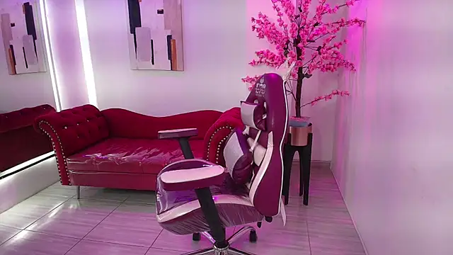 Snapshot of Summer_miller chatting on 11-14-25, 11:31 Summer miller online show from 11-14-25, 11:31