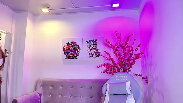 Snapshot of Summer_miller chatting on 01-14-26, 11:38 Summer miller online show from 01-14-26, 11:38