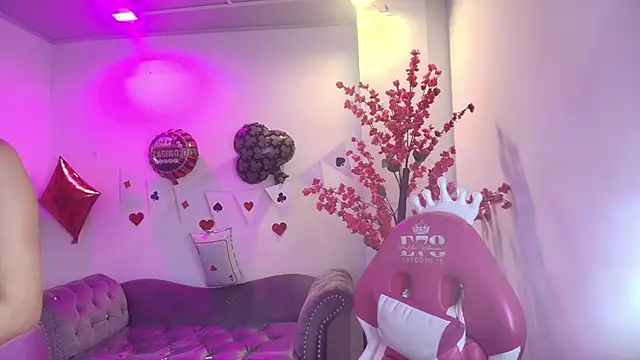 Snapshot of Summer_miller chatting on 02-12-26, 11:38 Summer miller online show from 02-12-26, 11:38