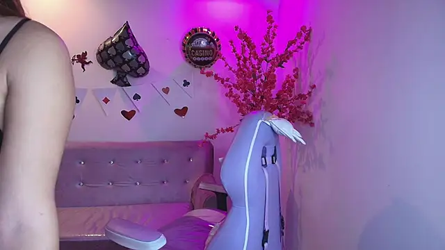 Snapshot of Summer_miller chatting on 02-25-26, 11:31 Summer miller online show from 02-25-26, 11:31