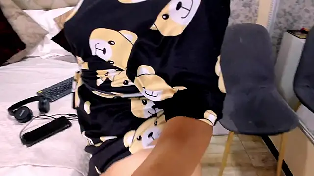 Clohe Bell online show from 01-09-26, 01:30