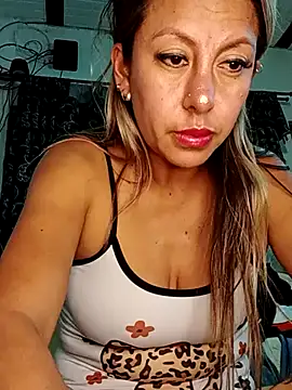 Snapshot of GisellTorres36 chatting on 08-05-26, 03:53 GisellTorres36 online show from 08-05-26, 03:53