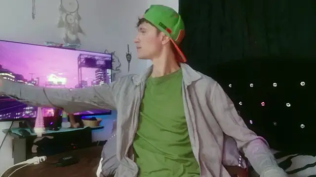 Tyler cat online show from 11-23-25, 12:21