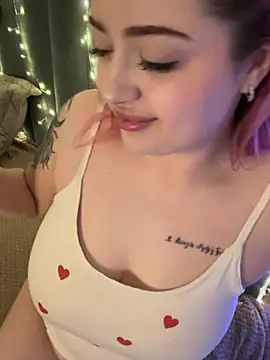 Snapshot of KellyMoors chatting on 02-05-26, 02:05 KellyMoors online show from 02-05-26, 02:05