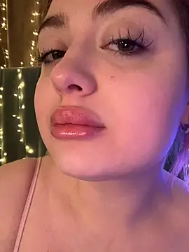 Snapshot of KellyMoors chatting on 02-07-26, 01:20 KellyMoors online show from 02-07-26, 01:20