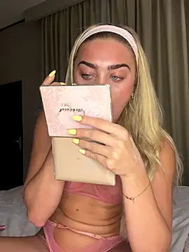 Snapshot of Aurii_Angel chatting on 10-11-25, 11:14 Aurii Angel online show from 10-11-25, 11:14