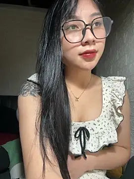 Snapshot of Linh5790 chatting on 10-16-25, 03:24 Linh5790 online show from 10-16-25, 03:24