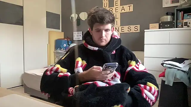 Snapshot of VersaGoo chatting on 11-30-25, 09:35 VersaGoo online show from 11-30-25, 09:35