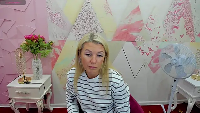 Snapshot of Hanna_any4 chatting on 10-07-25, 11:07 Hanna any4 online show from 10-07-25, 11:07