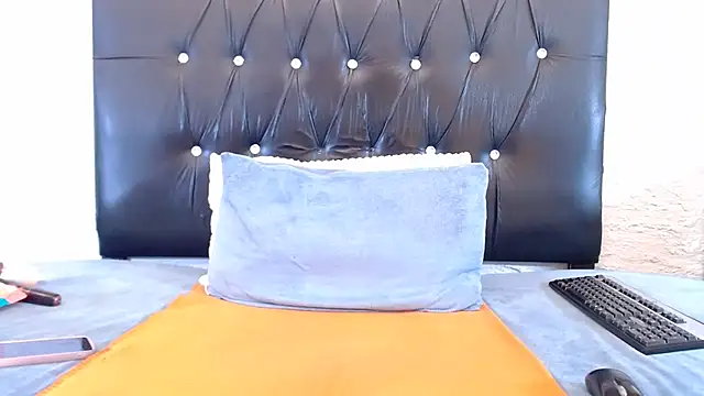 LadyBear2002 online show from 03-27-26, 05:01