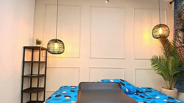 Nikki Vesper online show from 10-30-25, 12:06