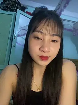 Snapshot of banlinh004 chatting on 03-16-26, 04:33 banlinh004 online show from 03-16-26, 04:33