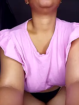 Snapshot of Sultrytits6 chatting on 10-24-25, 10:17 Sultrytits6 online show from 10-24-25, 10:17