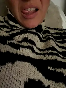 Daiana Andra online show from 10-22-25, 07:35