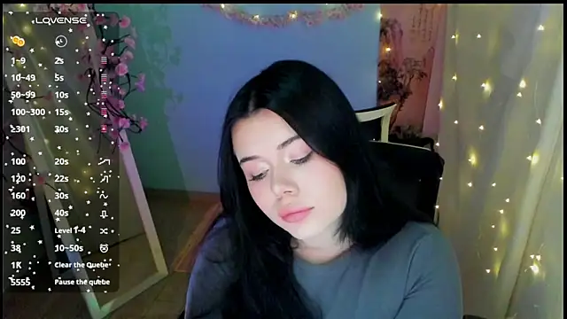 Snapshot of Mona_Esty chatting on 06-17-26, 06:16 Mona Esty online show from 06-17-26, 06:16