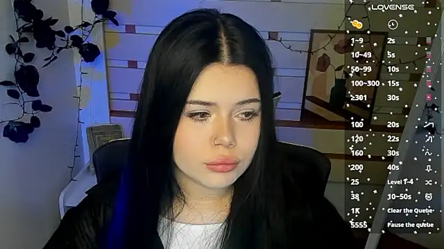Snapshot of Mona_Esty chatting on 06-19-26, 06:29 Mona Esty online show from 06-19-26, 06:29