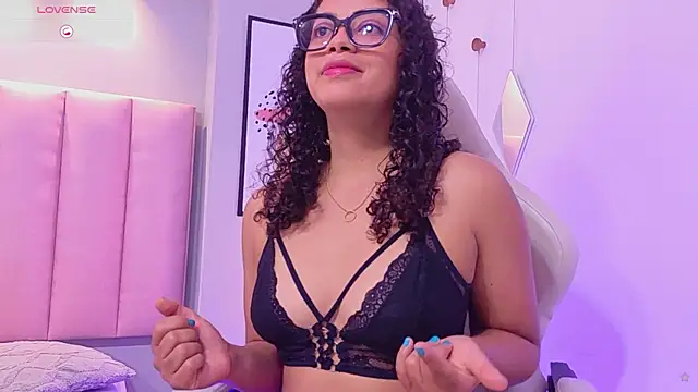 Snapshot of CamilaLevy chatting on 04-18-26, 12:20 CamilaLevy online show from 04-18-26, 12:20
