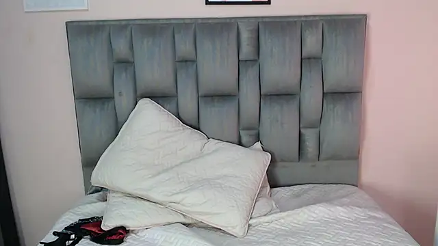 Kitty foxx  online show from 10-11-25, 03:54