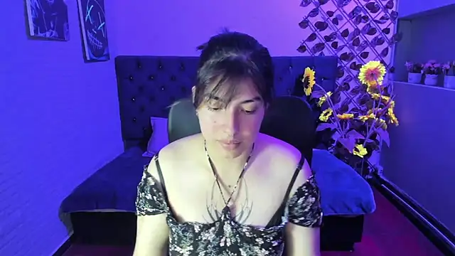 Violetta Swett  online show from 12-04-25, 04:05