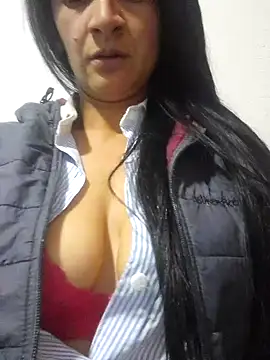 Snapshot of Lesli_14 chatting on 11-19-25, 03:06 Lesli 14 online show from 11-19-25, 03:06