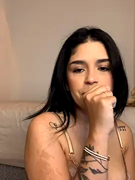 Snapshot of _Day_1 chatting on 10-05-25, 05:39 Day 1 online show from 10-05-25, 05:39