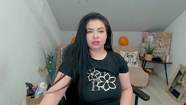 DennysseCharm online show from 10-28-25, 07:38