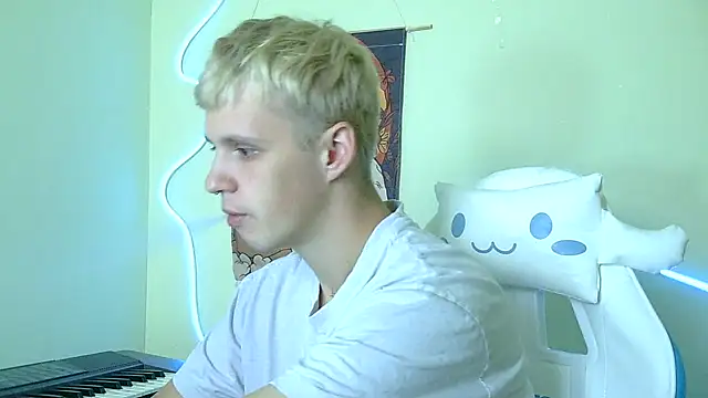 Snapshot of _Timmy_Boy_ chatting on 10-05-25, 11:08 Timmy Boy online show from 10-05-25, 11:08