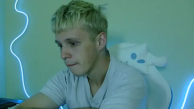 Snapshot of _Timmy_Boy_ chatting on 10-07-25, 11:57 Timmy Boy online show from 10-07-25, 11:57