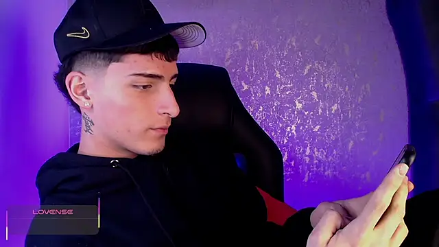 MateoMitchell online show from 11-18-25, 04:28