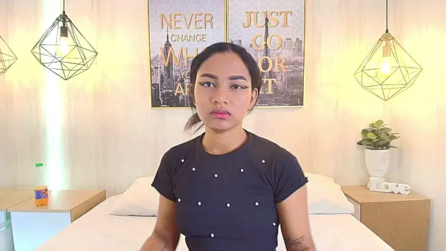 Snapshot of Juliie_coper chatting on 10-17-25, 12:41 Juliie coper online show from 10-17-25, 12:41