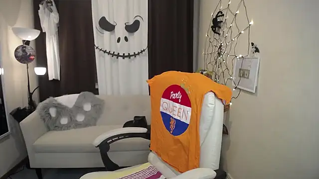 VestaWoody online show from 10-31-25, 06:58