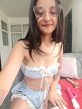 Snapshot of Ana_Monrrow2 chatting on 10-27-25, 04:11 Ana Monrrow2 online show from 10-27-25, 04:11