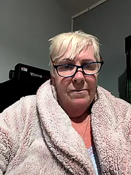 Playful MILF Demi online show from 10-23-25, 07:34