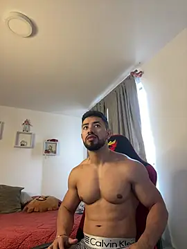 Ezzio Scolaro online show from 02-18-26, 01:07