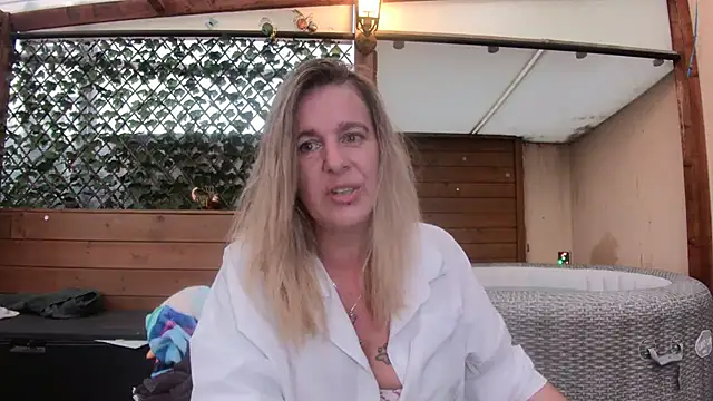 Snapshot of Delichieuse5 chatting on 06-24-26, 08:08 Delichieuse5 online show from 06-24-26, 08:08