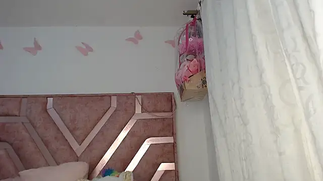 Snapshot of Rose_Baker- chatting on 10-18-25, 04:59 Rose Baker- online show from 10-18-25, 04:59