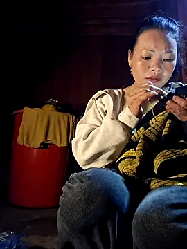 miomio-12 online show from 10-07-25, 12:57