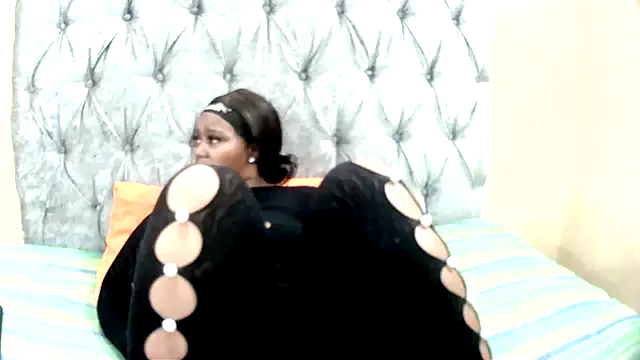 Snapshot of Lollilips105 chatting on 12-02-25, 06:03 Lollilips105 online show from 12-02-25, 06:03