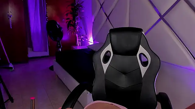 Snapshot of Lia_Kitten chatting on 10-07-25, 03:04 Lia Kitten online show from 10-07-25, 03:04