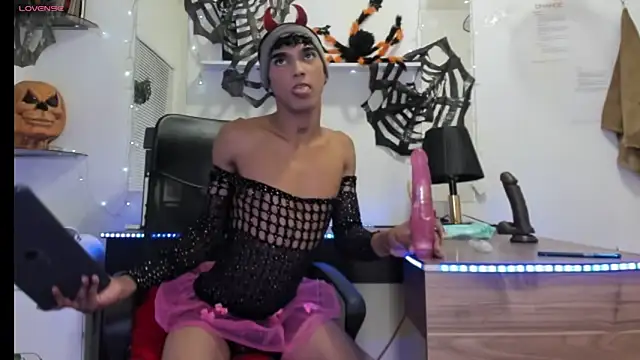 AndreaTonmsong online show from 10-19-25, 06:41