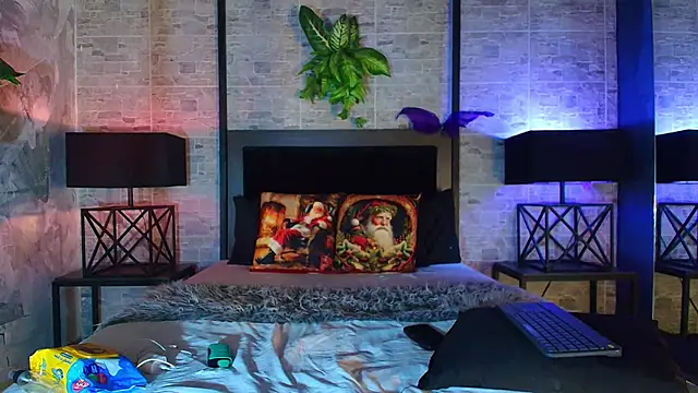 Kylie Foxx online show from 12-17-25, 07:31