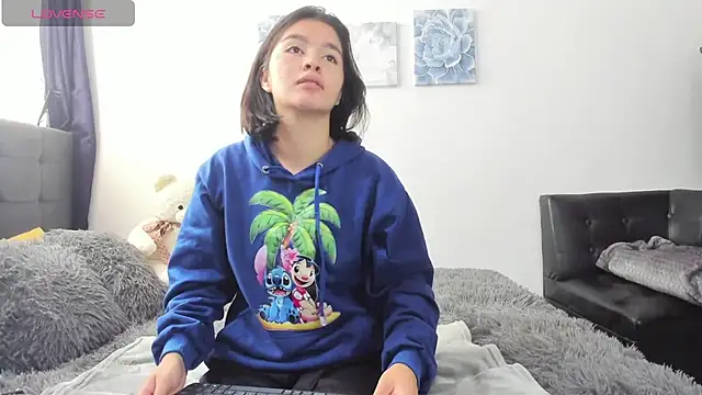 Snapshot of SorayaLane chatting on 10-12-25, 04:28 SorayaLane online show from 10-12-25, 04:28