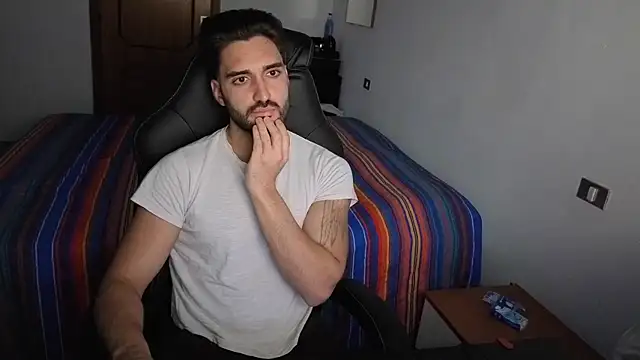 Al3xox02 online show from 04-07-26, 06:08