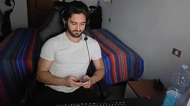 Al3xox02 online show from 04-15-26, 07:58