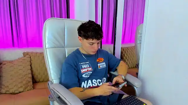 Leoo Miller online show from 11-04-25, 04:33