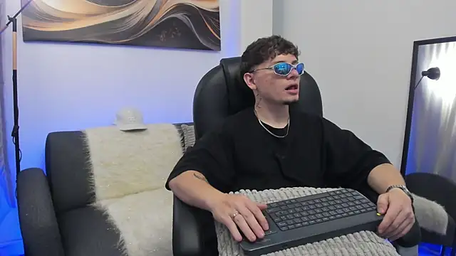 Leoo Miller online show from 01-06-26, 04:27