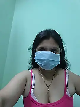 Snapshot of yourbeautyqueen chatting on 07-18-26, 08:45 yourbeautyqueen online show from 07-18-26, 08:45