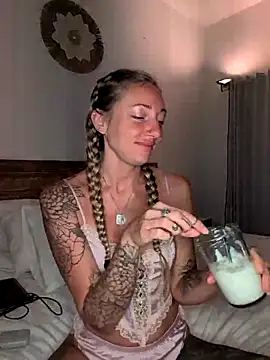 Snapshot of OpheliaRox chatting on 10-17-25, 10:23 OpheliaRox online show from 10-17-25, 10:23