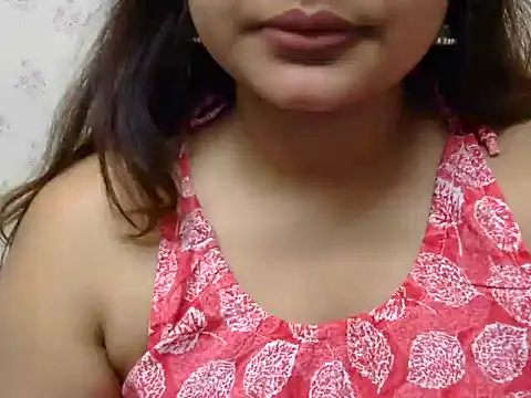 Snapshot of cute_zaraa chatting on 10-17-25, 04:26 cute zaraa online show from 10-17-25, 04:26