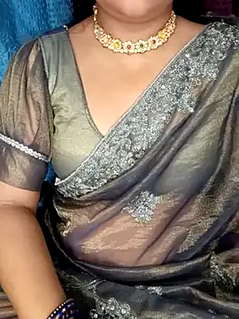 Snapshot of Rashmi_011 chatting on 05-18-26, 11:43 Rashmi 011 online show from 05-18-26, 11:43